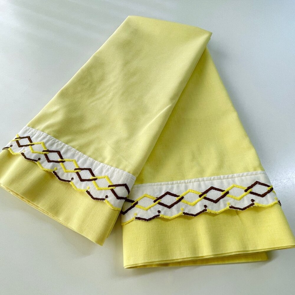 Vintage 70s pillowcases set,  yellow with laced trim, pair or pillow shams